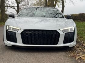 AUDI R8 V10 PLUS